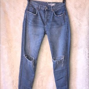 H&M DISTRESSED BOYFRIEND JEANS